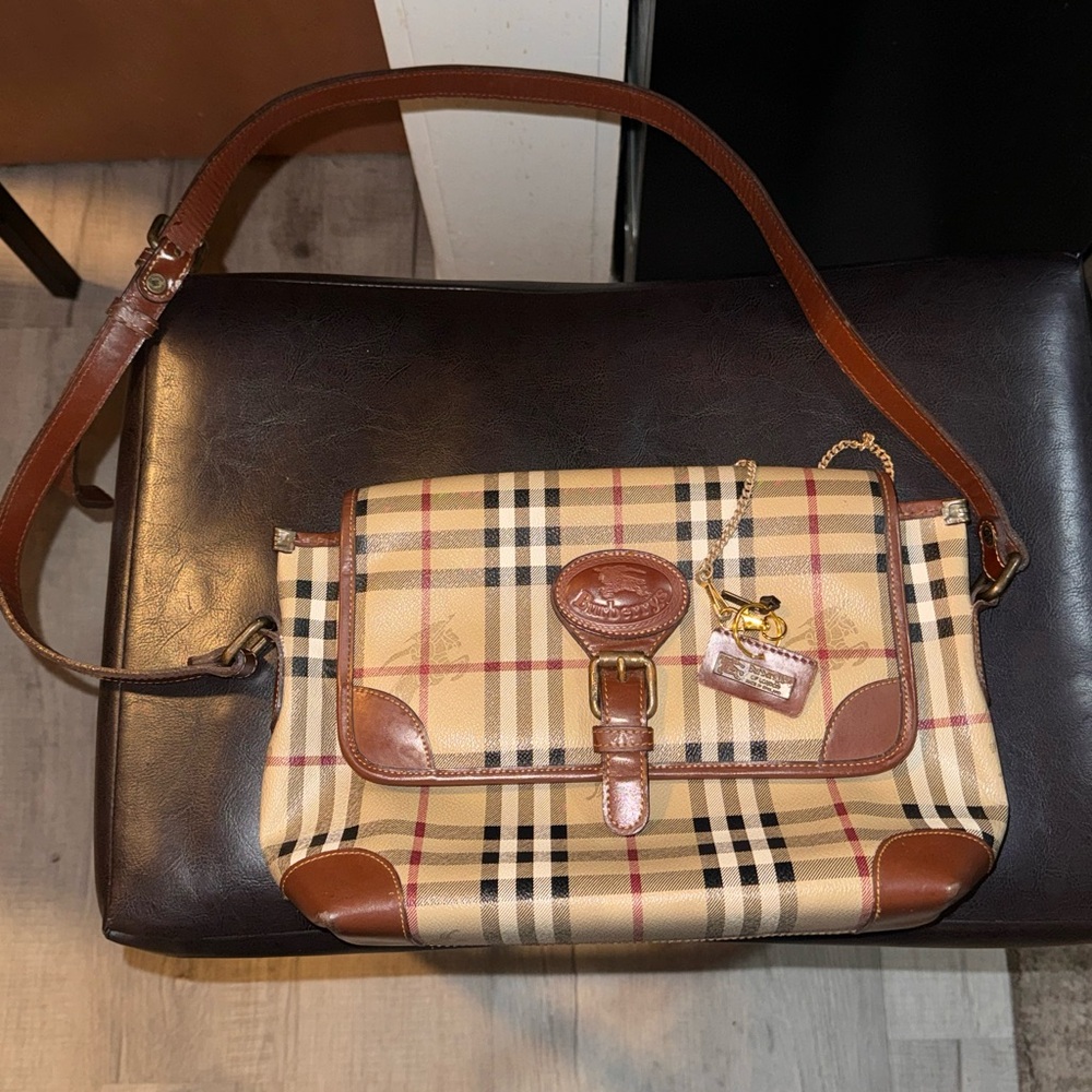 VINTAGE Burberry Leather Novacheck Crossbody Bag
